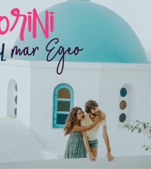 Retiros-de-Fotografia-en-Santorini-Captura-la-Belleza-de-las-Cupulas-Azules | Upitravel